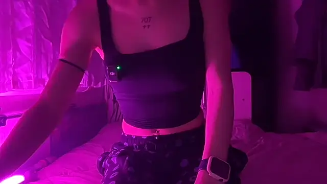 SilentScreamsVan- online show from April 2, 9:32 pm