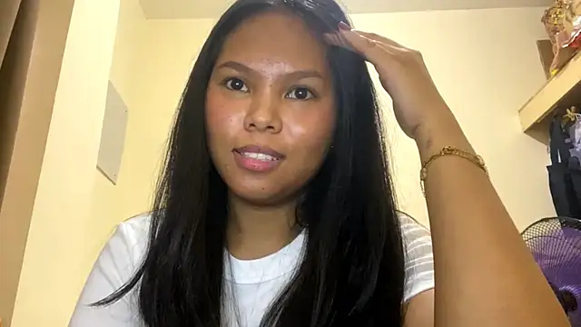 Snapshot of CorrinaThach chatting on March 23, 2:33 am CorrinaThach online show from March 23, 2:33 am