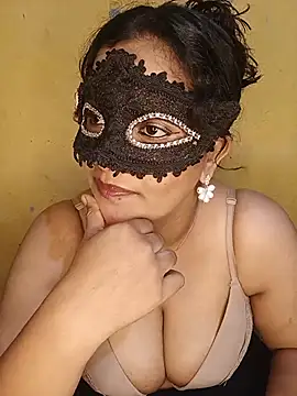 Snapshot of Crushme_cpl chatting on June 22, 7:11 pm Crushme cpl online show from June 22, 7:11 pm