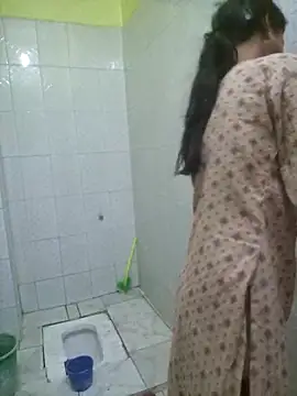 Curvy Amyra online show from April 16, 1:56 pm