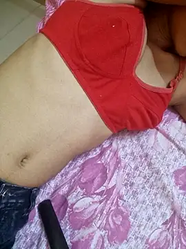Curvy Amyra online show from May 15, 6:55 am