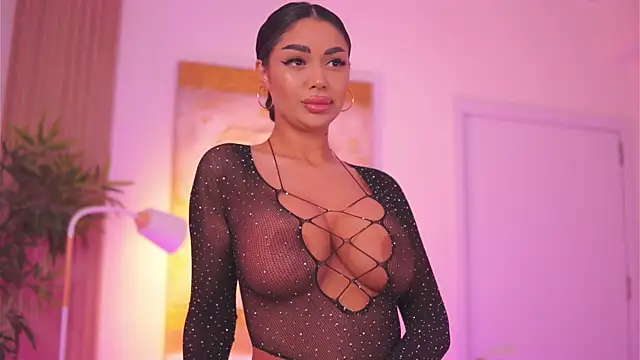 LatinaMorene online show from May 13, 6:26 pm