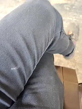 roselover2222 online show from April 2, 6:42 am