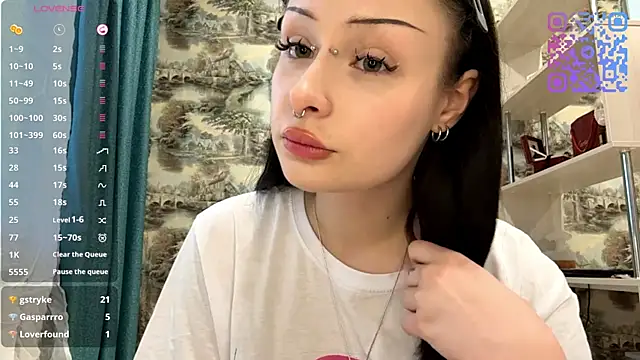 YoursinGoddes online show from May 11, 4:04 pm