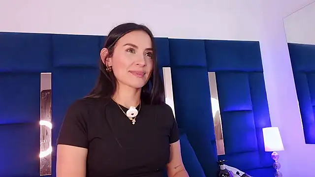 Snapshot of velvetlunaa_ chatting on June 6, 2:11 pm velvetlunaa online show from June 6, 2:11 pm
