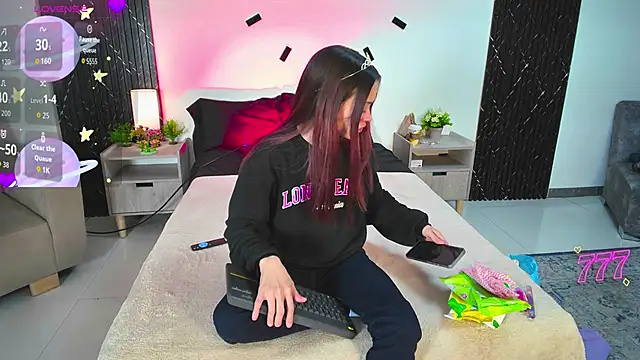 aurora petitee online show from April 7, 12:29 pm