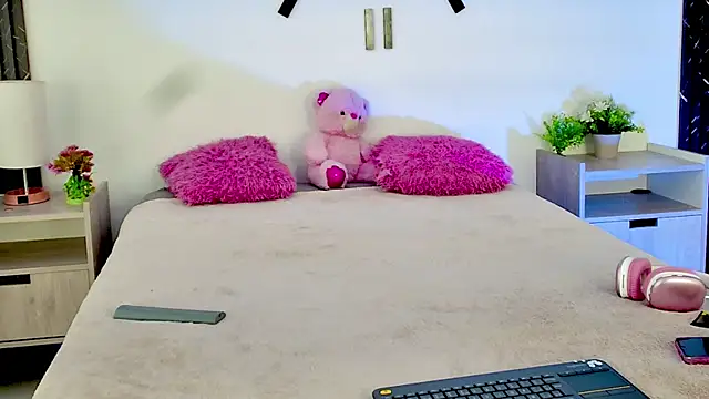 aurora petitee online show from June 17, 1:43 pm