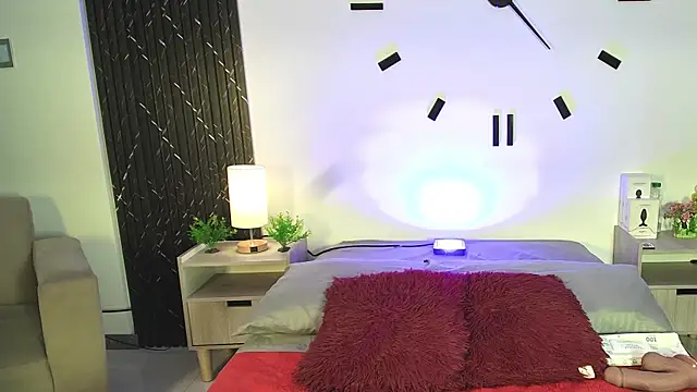 aurora petitee online show from May 18, 1:27 pm