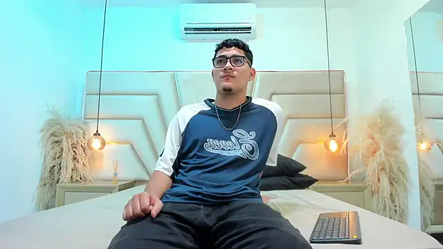 DylanLuxe online show from March 25, 6:35 am