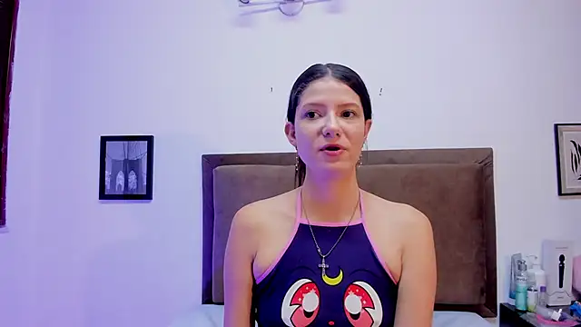 Snapshot of sofy_bonnet1 chatting on June 8, 12:06 pm sofy bonnet1 online show from June 8, 12:06 pm
