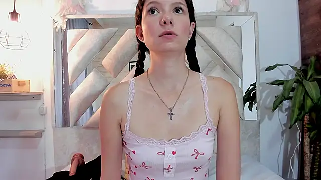 Snapshot of sofy_bonnet1 chatting on May 10, 1:14 pm sofy bonnet1 online show from May 10, 1:14 pm