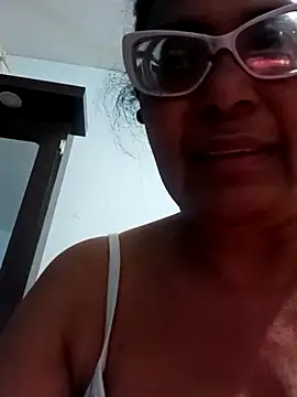sexymomsn online show from April 5, 1:23 am