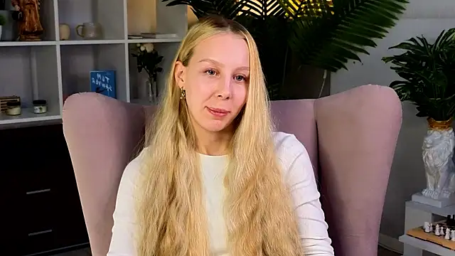 LishaPelle online show from March 22, 8:38 am