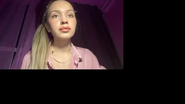 Snapshot of Candy_Loveee chatting on March 25, 10:41 pm Candy Loveee online show from March 25, 10:41 pm