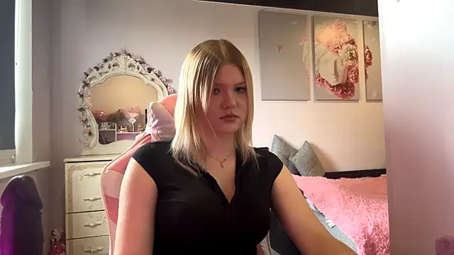 SweettAnny online show from June 14, 12:39 pm
