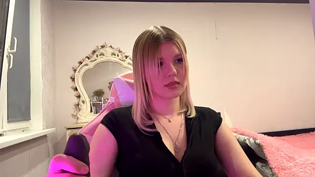 SweettAnny online show from May 17, 7:14 pm
