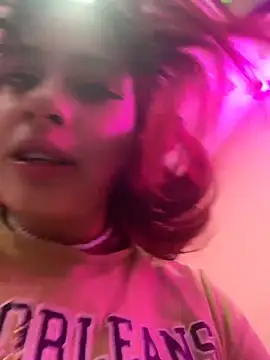 Snapshot of steffmontespink18 chatting on August 4, 1:37 pm steffmontespink18 online show from August 4, 1:37 pm