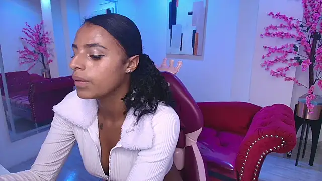 Lucia  vega online show from May 30, 11:21 pm