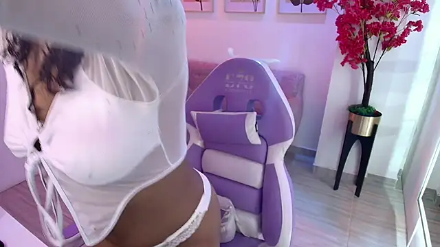 Lucia  vega online show from June 2, 11:43 am