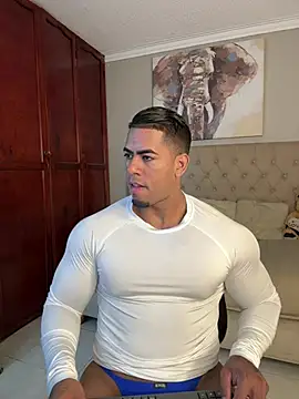 Snapshot of Trevor_vinc chatting on April 21, 1:39 pm Trevor vinc online show from April 21, 1:39 pm