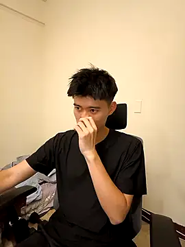 Snapshot of CalvinHY chatting on August 5, 10:20 am CalvinHY online show from August 5, 10:20 am
