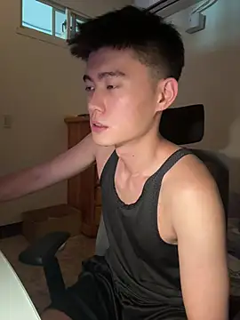 Snapshot of CalvinHY chatting on July 2, 4:18 am CalvinHY online show from July 2, 4:18 am