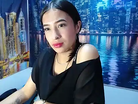 Itze Mua online show from March 22, 7:10 am