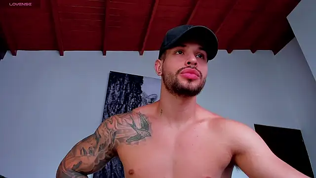 Snapshot of Santos_ramirez1 chatting on April 16, 3:02 pm Santos ramirez1 online show from April 16, 3:02 pm