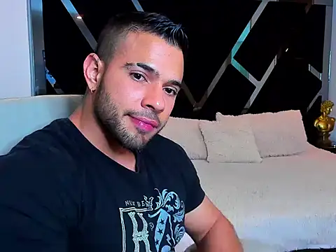 Snapshot of Raytorres chatting on April 2, 3:57 am Raytorres online show from April 2, 3:57 am