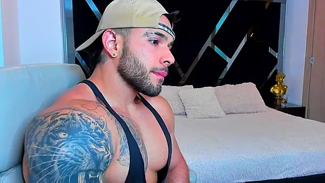 Snapshot of Raytorres chatting on May 11, 8:39 pm Raytorres online show from May 11, 8:39 pm