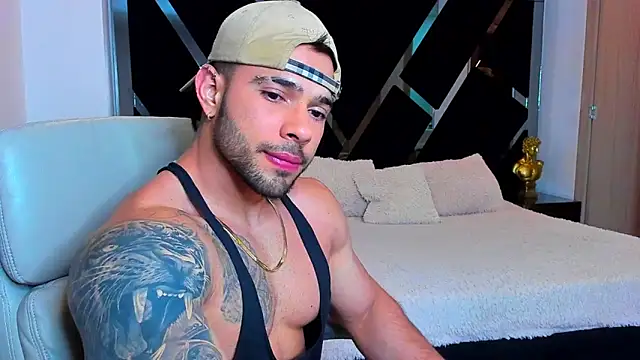 Snapshot of Raytorres chatting on April 9, 11:55 pm Raytorres online show from April 9, 11:55 pm