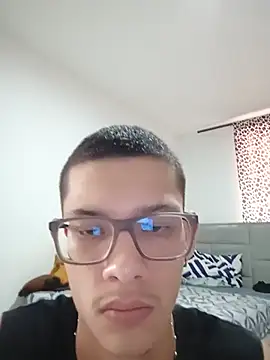 luis sanchez018 online show from July 18, 4:26 pm