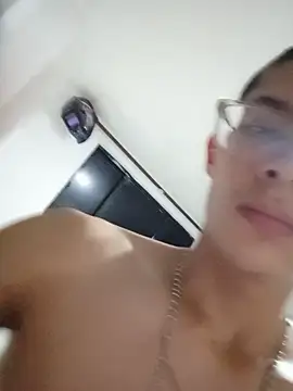 luis sanchez018 online show from May 22, 11:36 pm