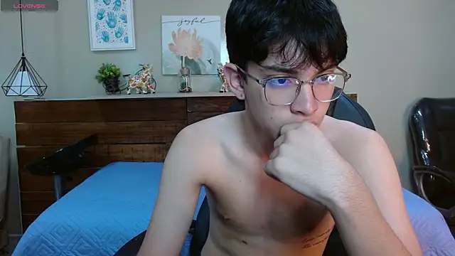 SantiTwinkyy online show from April 16, 12:39 pm