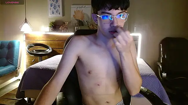 SantiTwinkyy online show from March 28, 1:12 pm