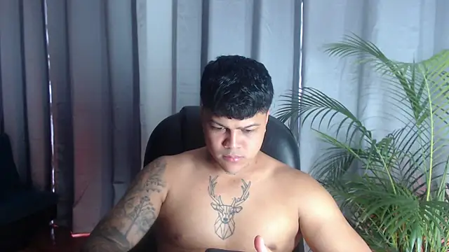 Snapshot of Pedro_x777 chatting on June 25, 4:01 pm Pedro x777 online show from June 25, 4:01 pm