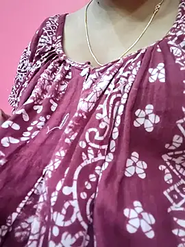 Snapshot of itz-priya chatting on April 14, 10:15 pm itz-priya online show from April 14, 10:15 pm
