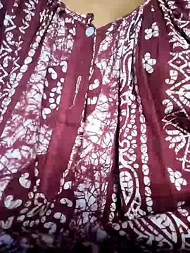 Snapshot of itz-priya chatting on April 6, 2:18 am itz-priya online show from April 6, 2:18 am