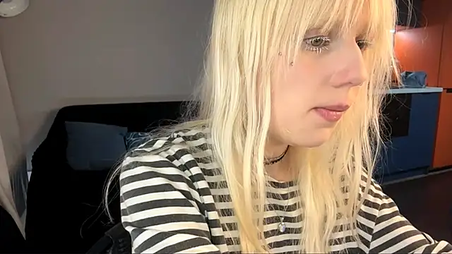 Snapshot of DivinaSpanski chatting on March 26, 12:58 pm DivinaSpanski online show from March 26, 12:58 pm