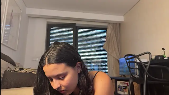Snapshot of rossilaari chatting on June 14, 2:29 pm rossilaari online show from June 14, 2:29 pm