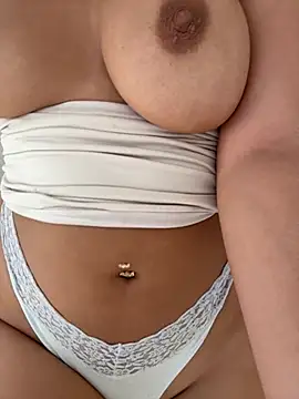 Snapshot of Isabellaoffx chatting on July 20, 2:41 pm Isabellaoffx online show from July 20, 2:41 pm