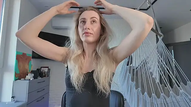 HEY KITSUNKA online show from April 4, 1:28 pm