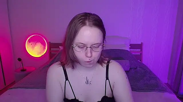 Snapshot of SelenaLily chatting on April 8, 1:23 pm SelenaLily online show from April 8, 1:23 pm