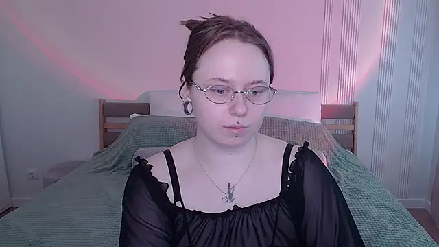 Snapshot of SelenaLily chatting on April 4, 2:23 pm SelenaLily online show from April 4, 2:23 pm