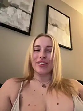 EloiseeUKK online show from March 24, 7:30 am