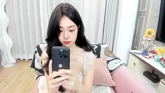 jolie 33 online show from April 19, 1:45 pm