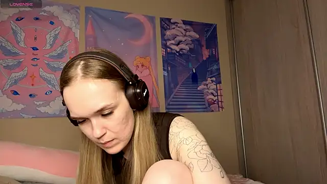 DenitaSpace online show from May 8, 1:37 pm