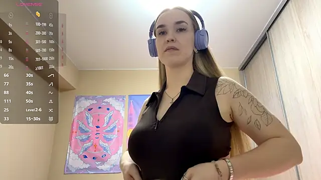 DenitaSpace online show from April 2, 2:13 pm