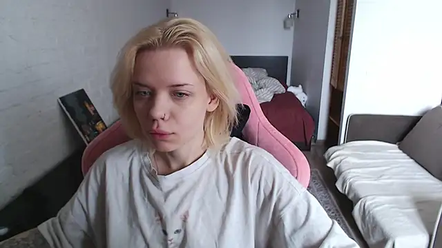 TenderChloe online show from March 28, 9:43 am