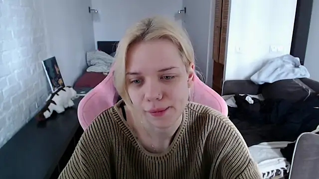 TenderChloe online show from April 5, 8:54 am